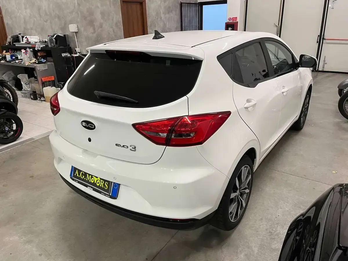 Usata EVO Evo 3 107 CV (78 kW) 2023 Bianco SUV