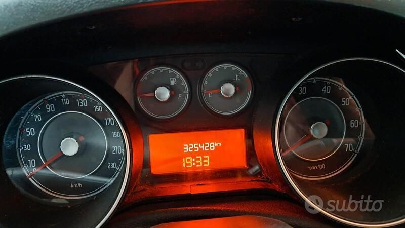 Usata Fiat Punto Evo 75 CV (55 kW) 2010 Bianco Utilitaria