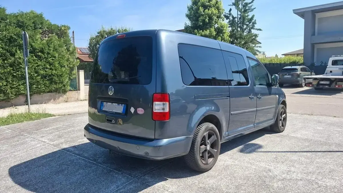 Usata VW Caddy 140 CV (102 kW) 2009 Grigio Monovolume