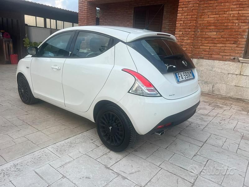 Usata Lancia Ypsilon 95 CV (69 kW) 2015 Utilitaria