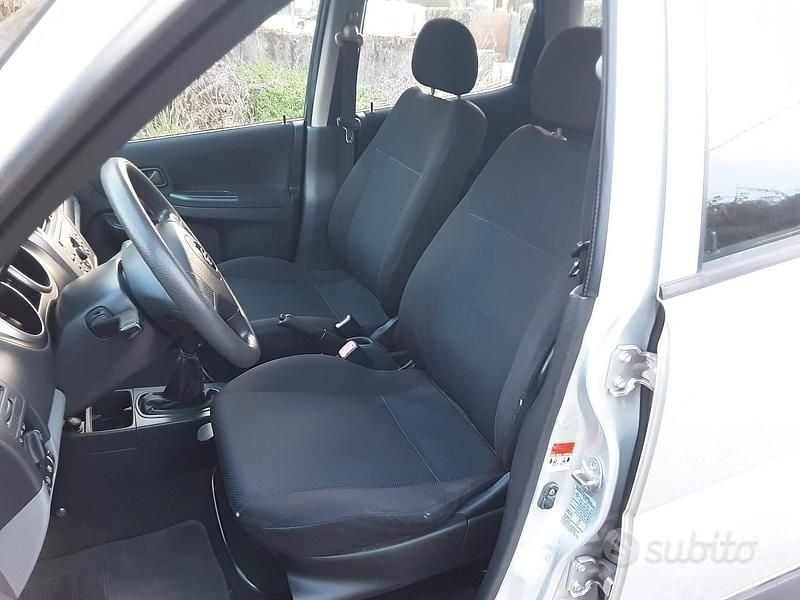 Usado Suzuki Ignis 99 CV (72 kW) 2008 Gris Utilitario