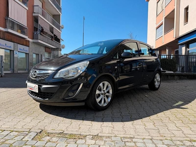 Usata Opel Corsa 75 CV (55 kW) 2012 Nero Utilitaria