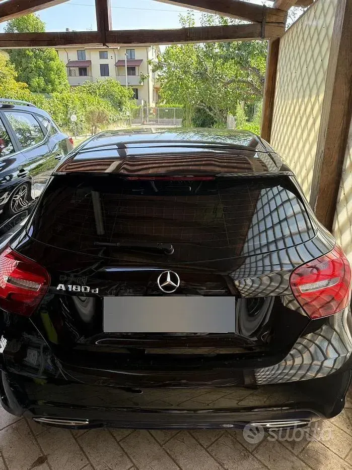Usata Mercedes 180 Premium 109 CV (80 kW) 2017 Nero Berlina