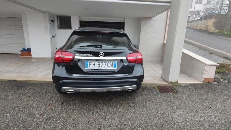 Usata Mercedes GLA200 Business 136 CV (100 kW) 2017 Nero SUV