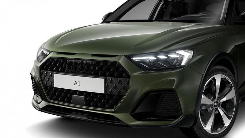 Nuova Audi A1 116 CV (85 kW) 2026 Verde distretto metallizzato nero mito m SUV