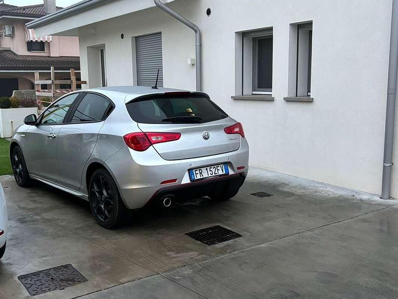 Usata Alfa Romeo Giulietta 120 CV (88 kW) 2018 Grigio Berlina