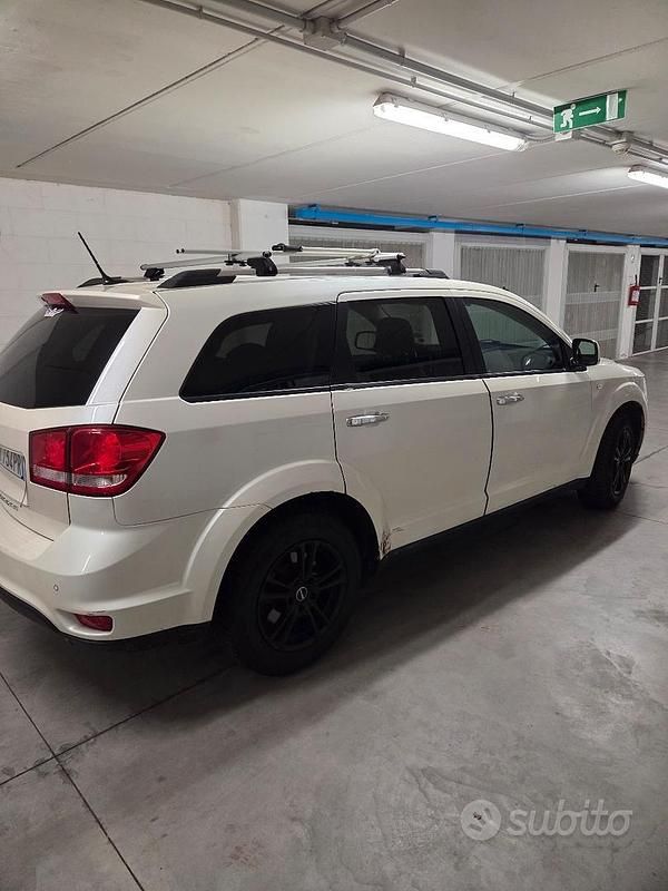 Bianco Usata 2013 Fiat Freemont SUV | 6000 € (Buon prezzo) - Immagine 1/4