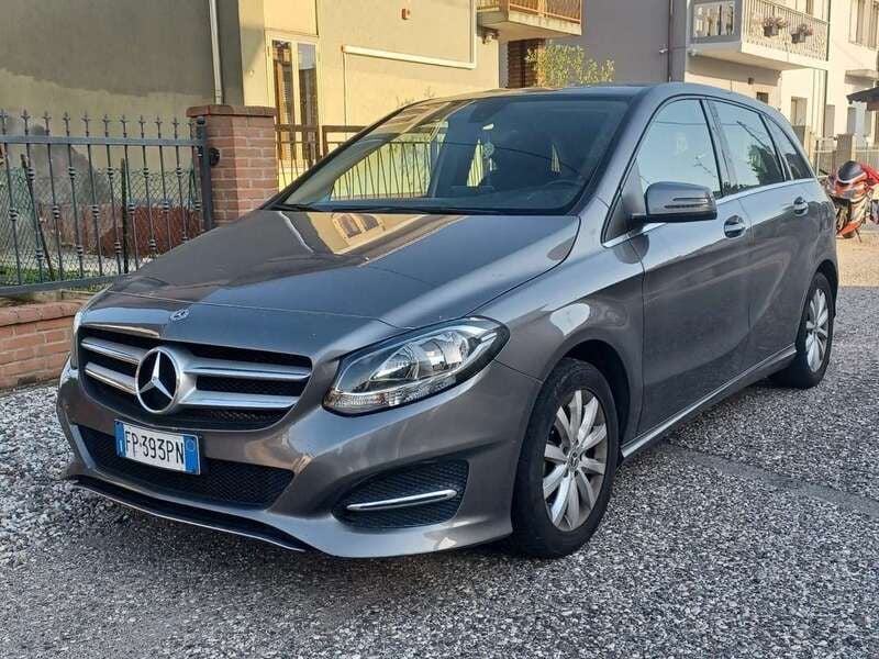 Argento Usata 2018 Mercedes B180 Monovolume | 14.999 € (Buon prezzo) - Immagine 1/4