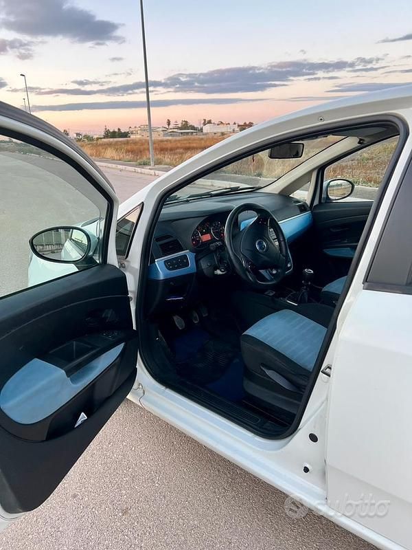 Usata Fiat Grande Punto 90 CV (66 kW) 2007 Bianco Utilitaria