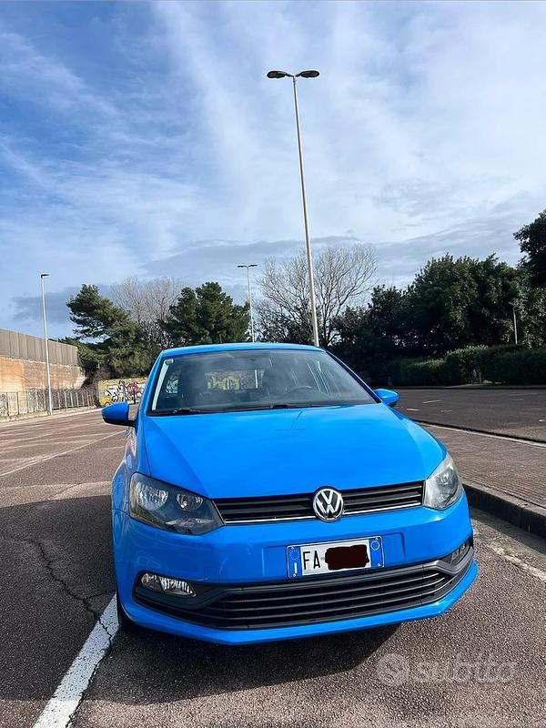 Usata VW Polo Trendline 60 CV (44 kW) 2015 Blu Berlina