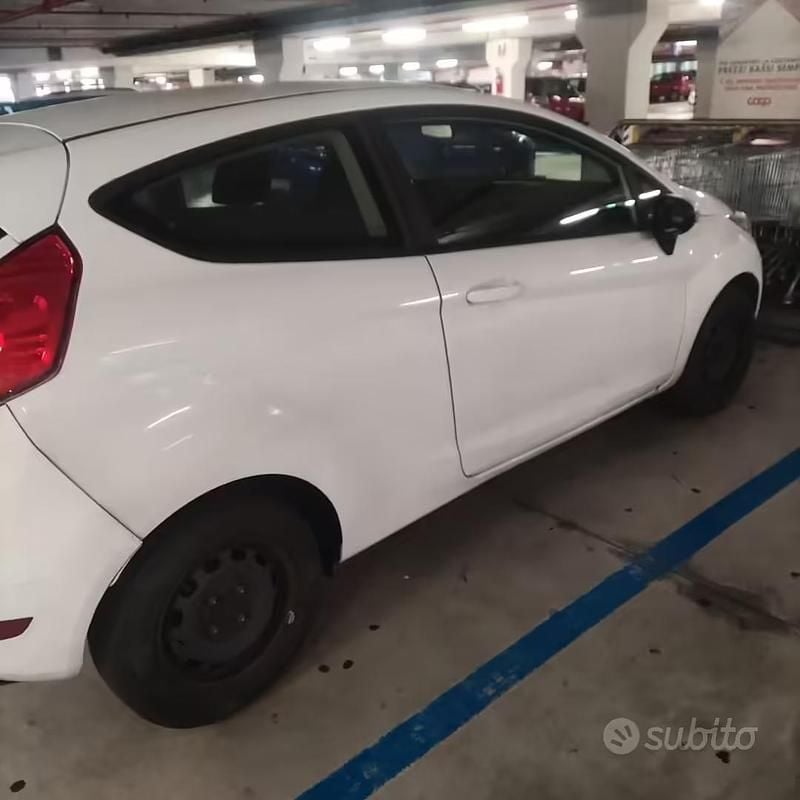 Usata Ford Fiesta 80 CV (58 kW) 2016 Bianco Berlina