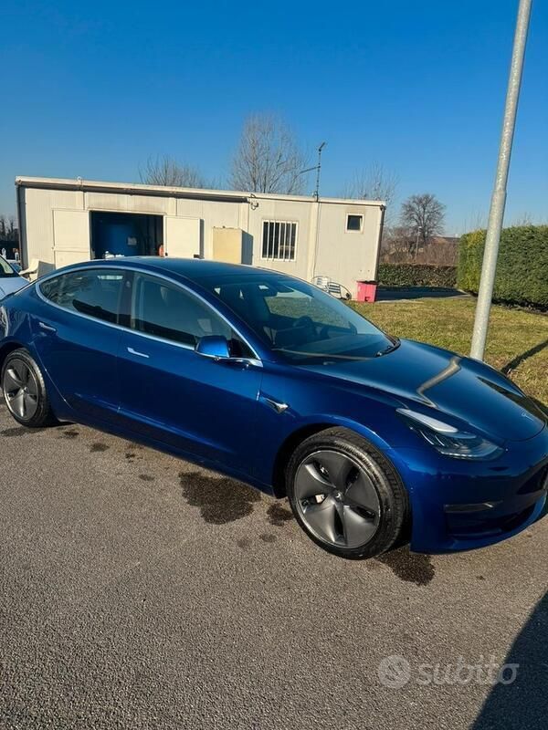 Usata 2019 Tesla Model 3 Tre volumi | 20.000 € (Buon prezzo) - Immagine 1/4