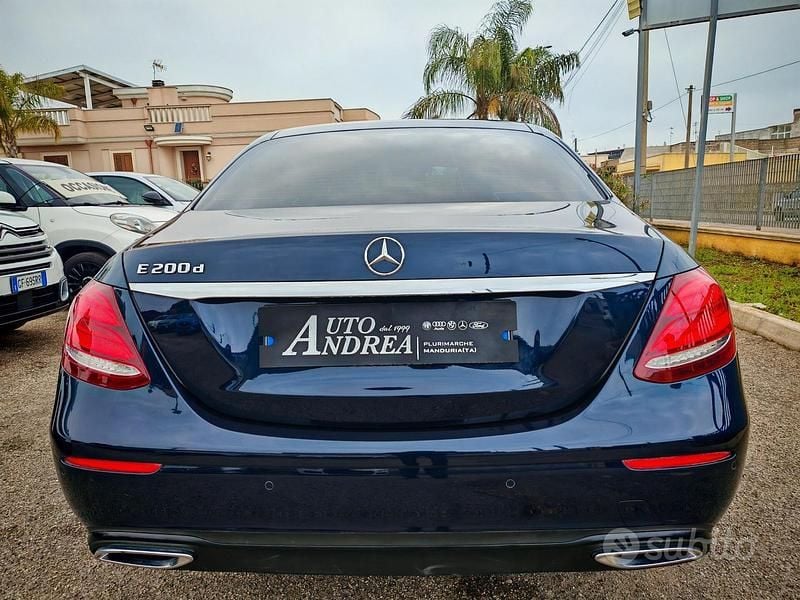 Usata Mercedes E200 Premium 160 CV (117 kW) 2019 Blu Berlina