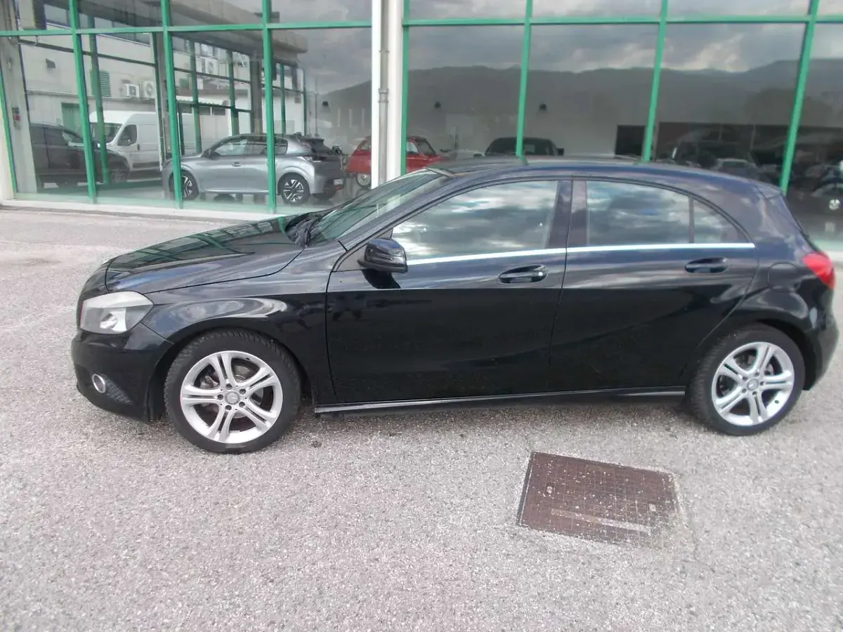 Usata Mercedes A180 109 CV (80 kW) 2014 Nero Utilitaria