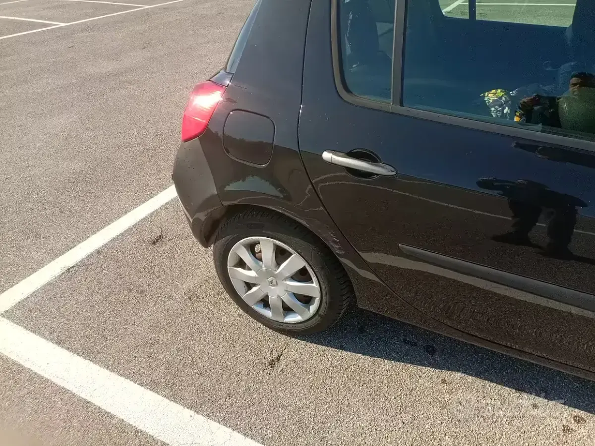 Usata Renault Clio II 85 CV (62 kW) 2007 Nero Berlina