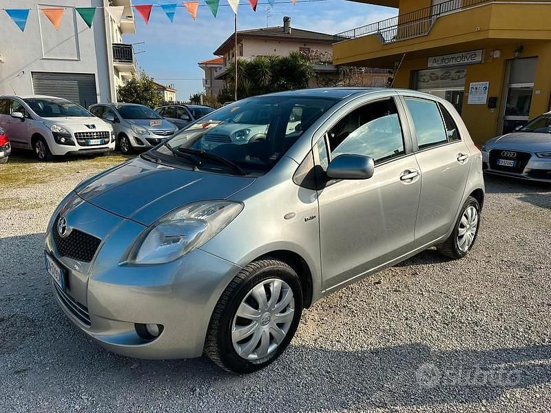 Usata Toyota Yaris 90 CV (66 kW) 2008 Nero Utilitaria