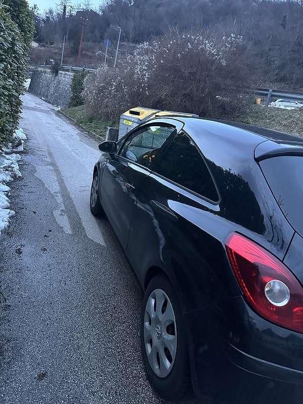 Usata Opel Corsa Club 80 CV (58 kW) 2010 Utilitaria