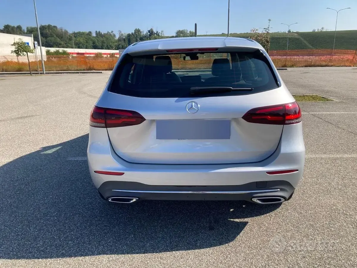Usata Mercedes B180 Executive 116 CV (85 kW) 2020 Grigio Utilitaria