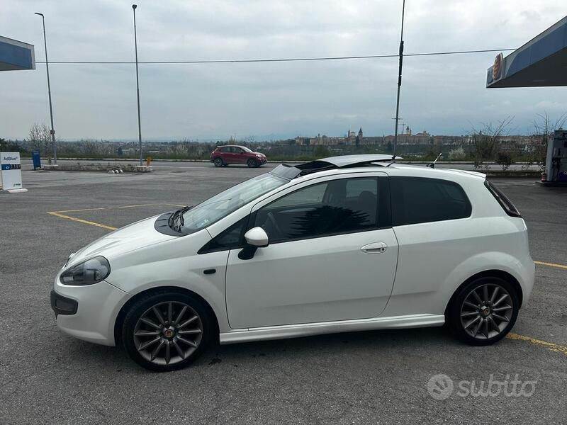 Usata Fiat Grande Punto 120 CV (88 kW) 2011 Bianco Utilitaria