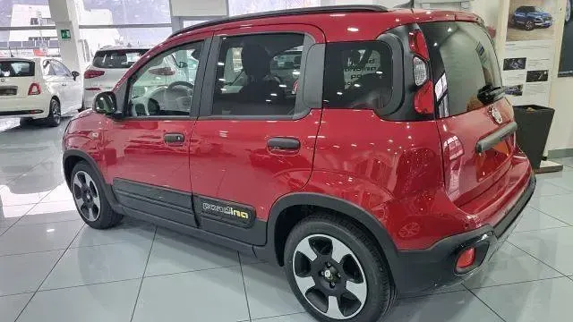 Usata Fiat Panda S 70 CV (51 kW) 2024 Rosso Utilitaria