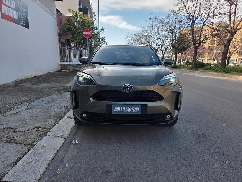 Usata Toyota Yaris Cross Lounge 92 CV (67 kW) 2022 Marrone SUV