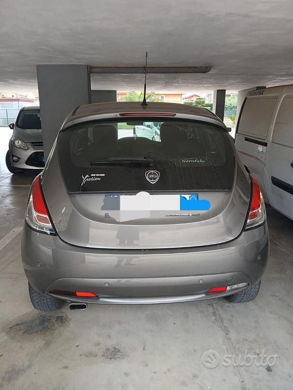 Usata Lancia Ypsilon 69 CV (50 kW) 2018 Grigio Utilitaria