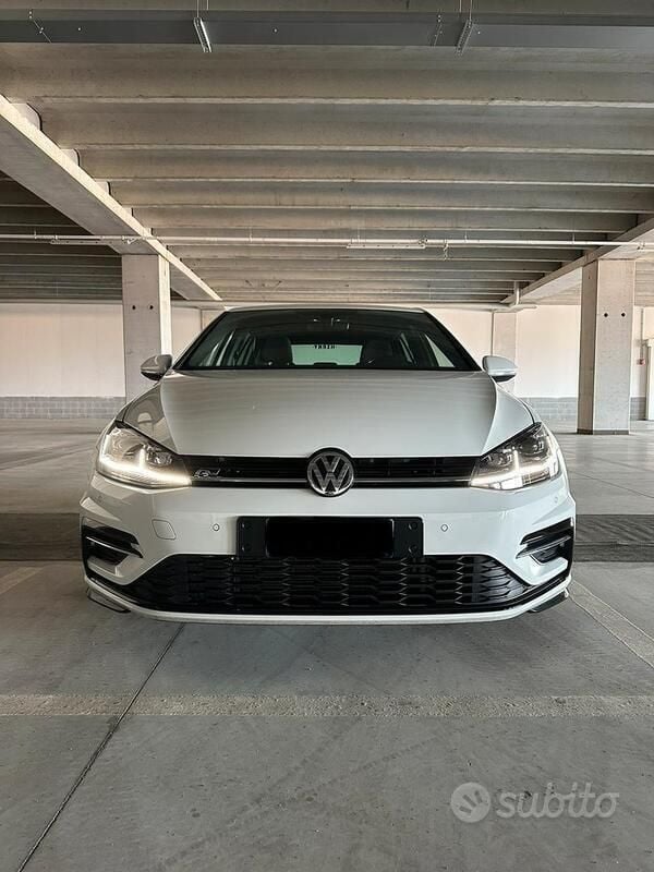 Usata 2019 VW Golf VII R-line Tre volumi | 18.500 € (Buon prezzo) - Immagine 1/4
