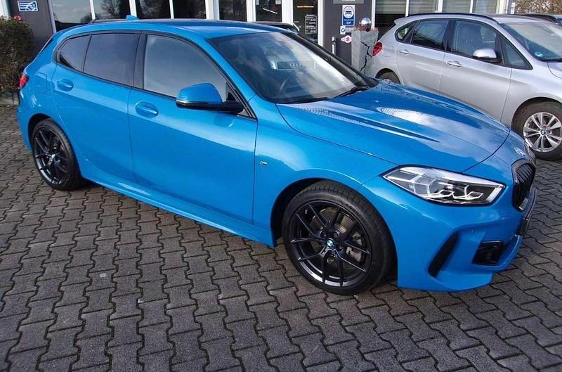 Usata BMW 120 M Sport 178 CV (130 kW) 2024 Blu/azzurro Utilitaria