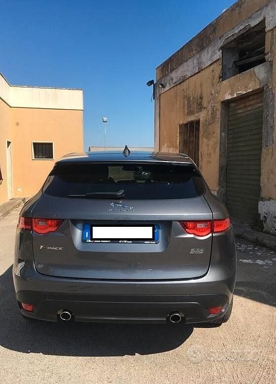 Usata Jaguar F-Pace R-Sport 241 CV (177 kW) 2017 Grigio SUV