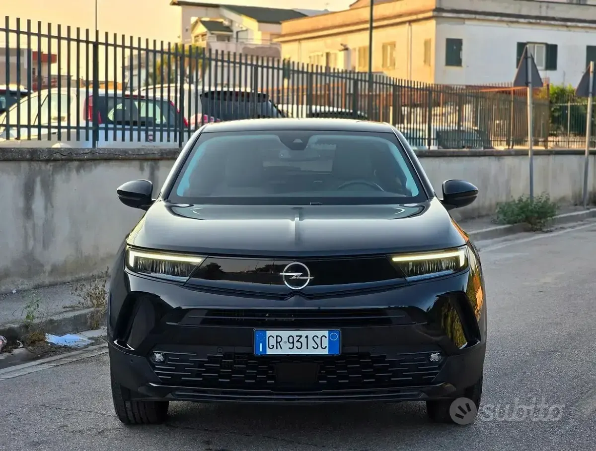 Usata Opel Mokka 110 CV (80 kW) 2024 Nero SUV