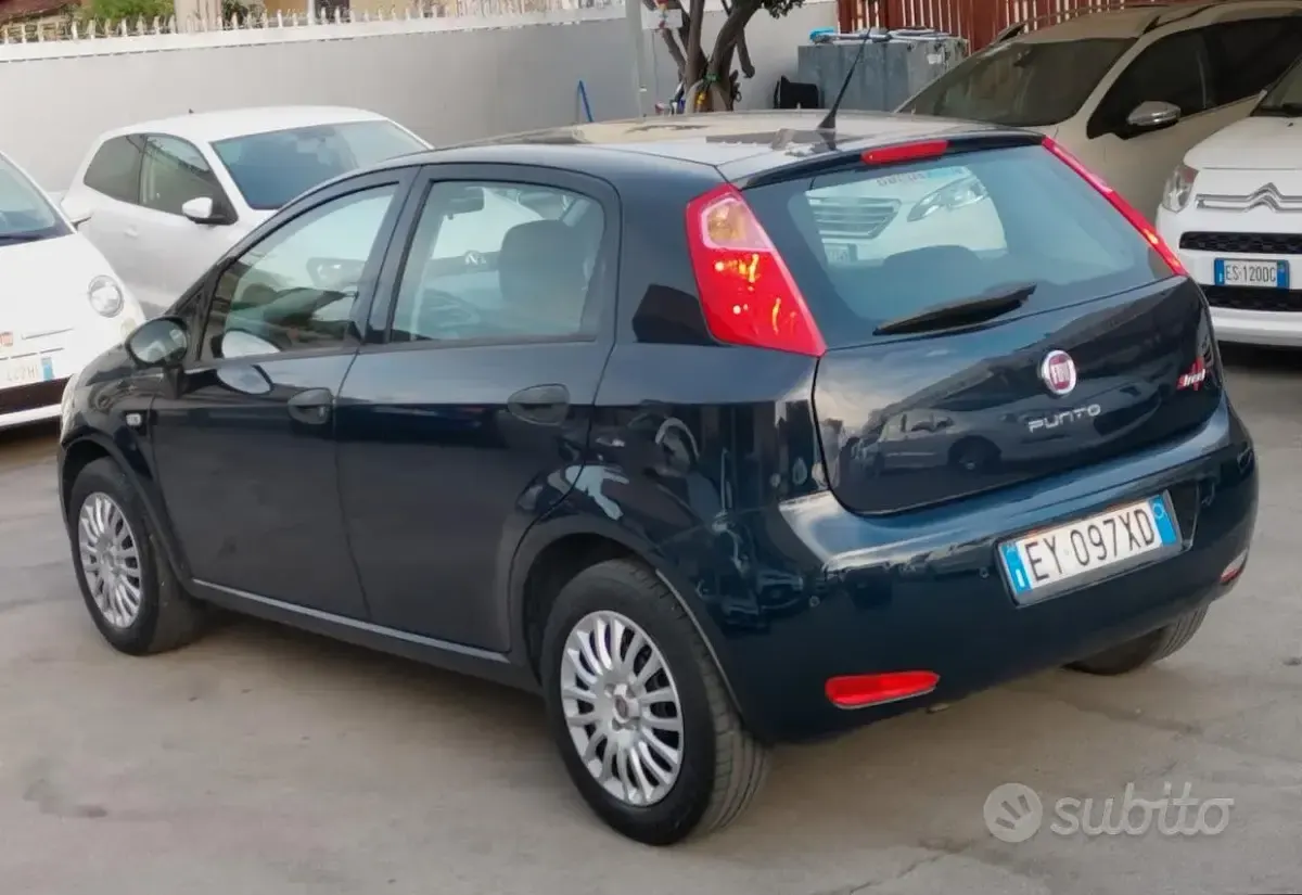 Usata Fiat Punto Street 77 CV (56 kW) 2015 Bluazzurro Utilitaria