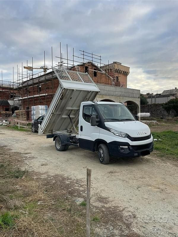 Usata Iveco Daily 106 CV (77 kW) 2015 Bianco