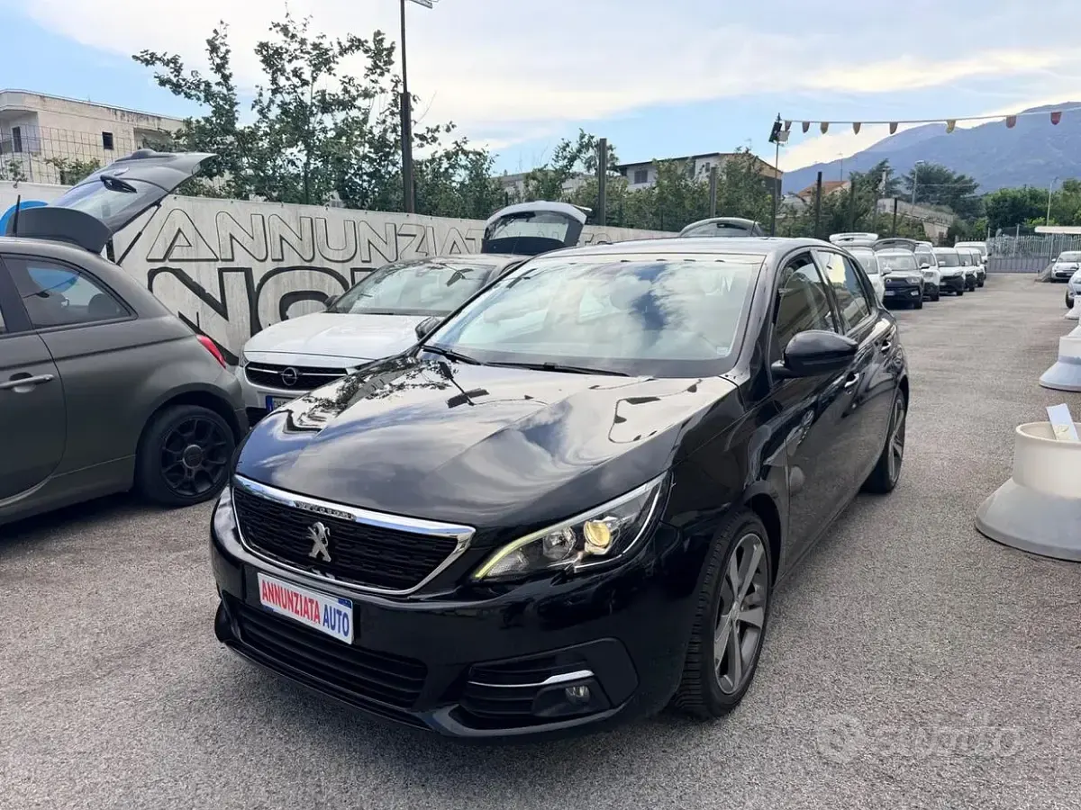 Usata Peugeot 308 102 CV (75 kW) 2019 Nero Berlina