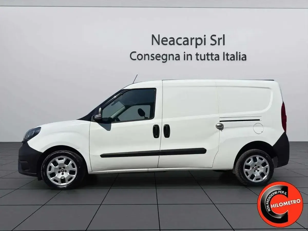 Usata Fiat Doblò 105 CV (77 kW) 2022 Bianco Monovolume
