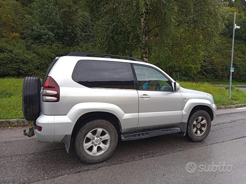 Grigio Usata 2004 Toyota Land Cruiser SUV | 15.500 € (Molto cara) - Immagine 1/4