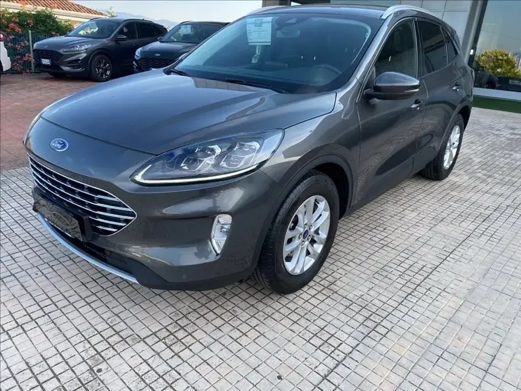 Usata Ford Kuga Titanium 150 CV (110 kW) 2023 Magnetic grey (metallizzato) SUV