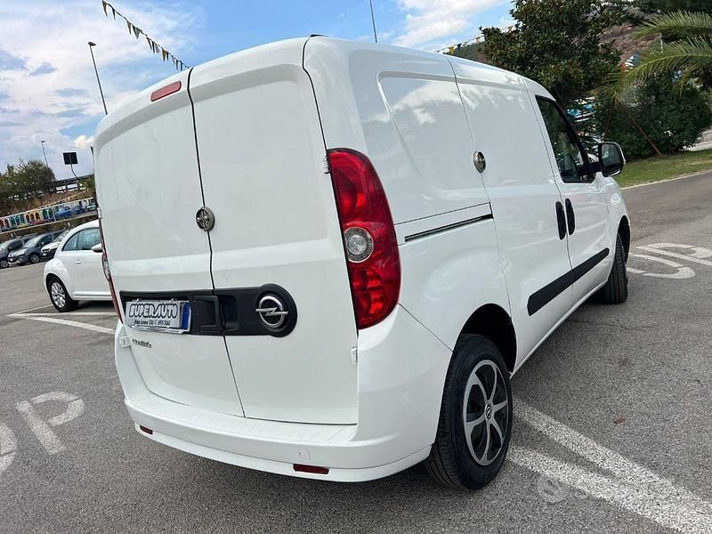Usata Opel Combo 105 CV (77 kW) 2019 Bianco Monovolume