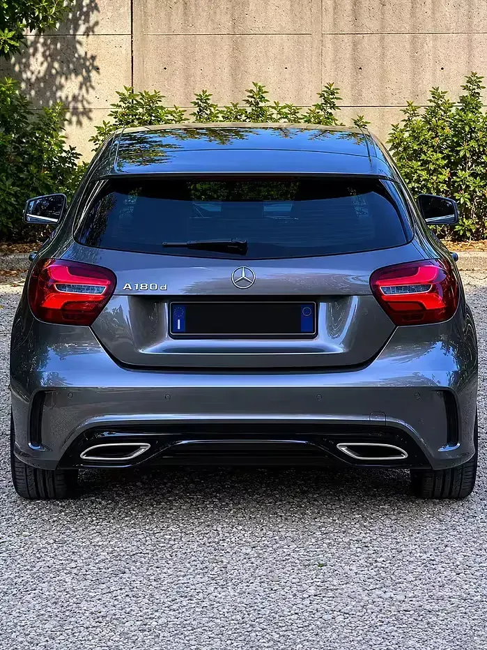 Usata Mercedes A180 109 CV (80 kW) 2017 Grigio Utilitaria