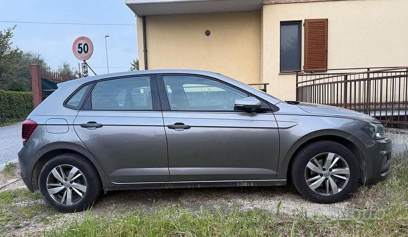 Usata VW Polo Trendline 90 CV (66 kW) 2019 Grigio Utilitaria