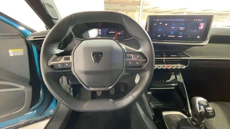 Usata Peugeot 2008 Allure 101 CV (74 kW) 2025 Blu/azzurro SUV