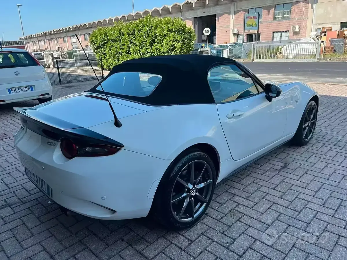 Usata Mazda MX5 Inclusive 160 CV (117 kW) 2016 Bianco Cabrio