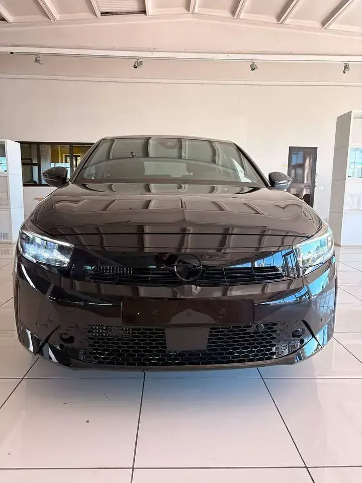 Usata Opel Corsa 101 CV (74 kW) 2025 Nero Utilitaria