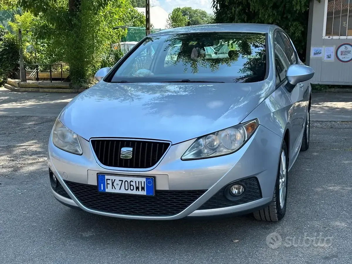 Usata Seat Ibiza 105 CV (77 kW) 2011 Berlina