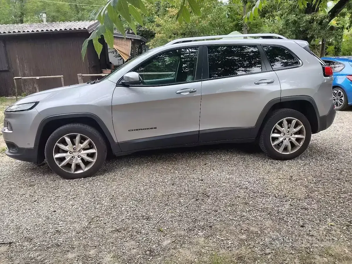 Usata Jeep Cherokee 170 CV (125 kW) 2014 Grigio SUV
