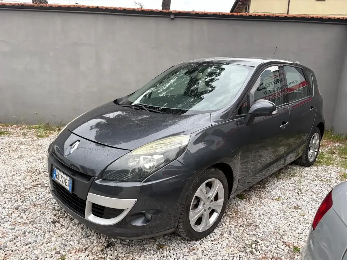 Usata Renault Scenic E-Tech Luxe 110 CV (80 kW) 2010 Nero Monovolume