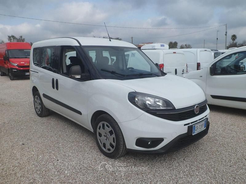 Usata Fiat Doblò 105 CV (77 kW) 2021 Bianco Monovolume