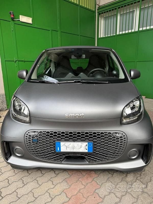 Grigio Usata 2024 Smart ForTwo Electric Drive Coupé | 16.500 € (Buon prezzo) - Immagine 1/4