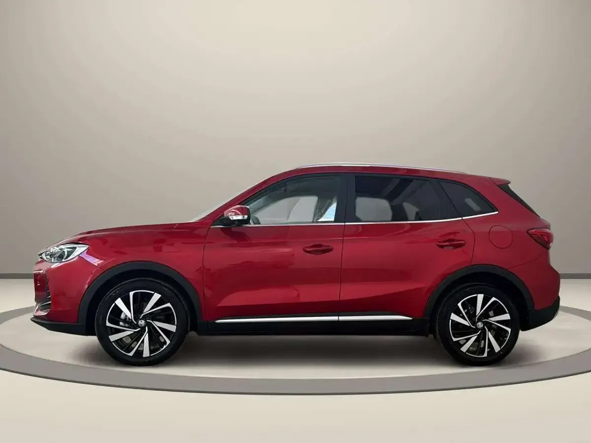 Nuova MG ZS Luxury 197 CV (144 kW) 2026 Rosso / metallizzato SUV