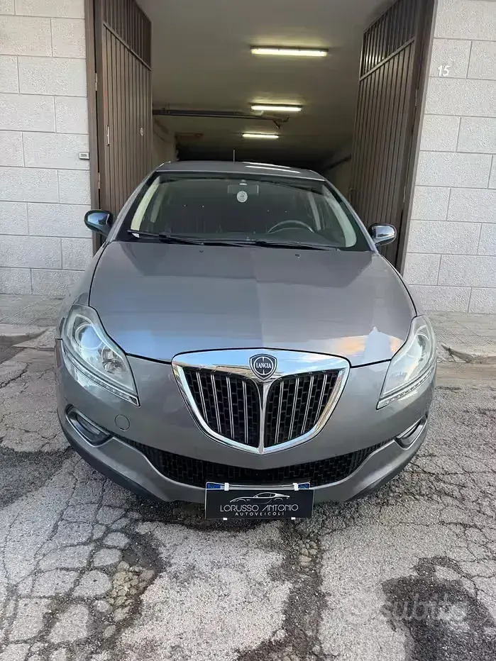 Usata Lancia Delta Platinum 120 CV (88 kW) 2011 Grigio Utilitaria