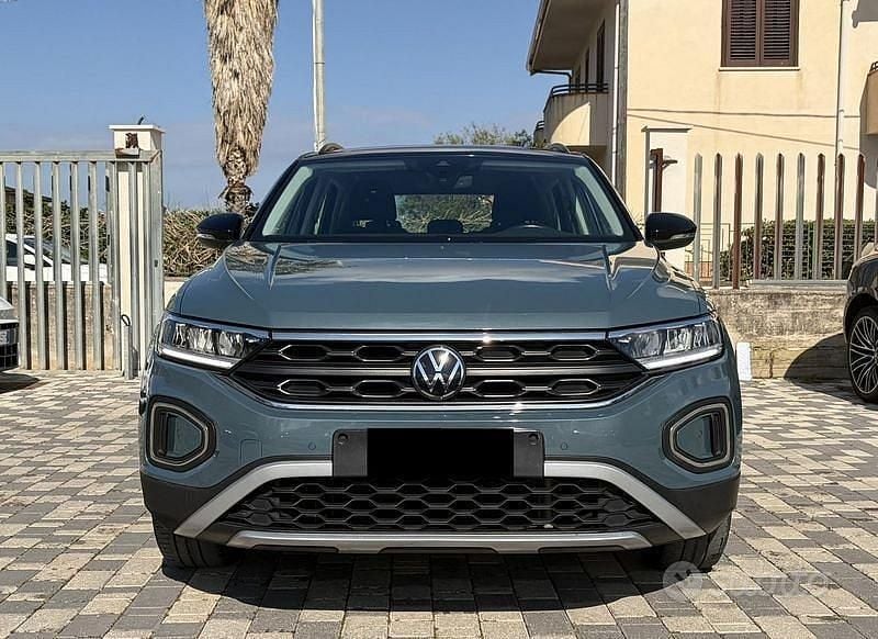 Usata VW T-Roc Life 116 CV (85 kW) 2022 Nero SUV
